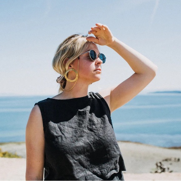 Shelter Lou top in black linen - Picture 4 of 6